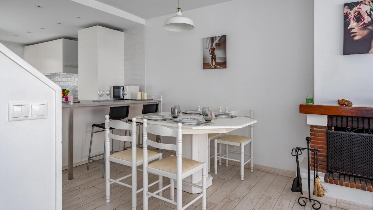 Cozy Terrace With Pool In By Costarentals - Ref 206 Appartement