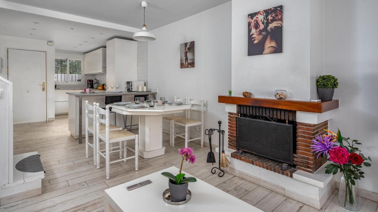 Cozy Terrace With Pool In By Costarentals - Ref 206 Appartement *